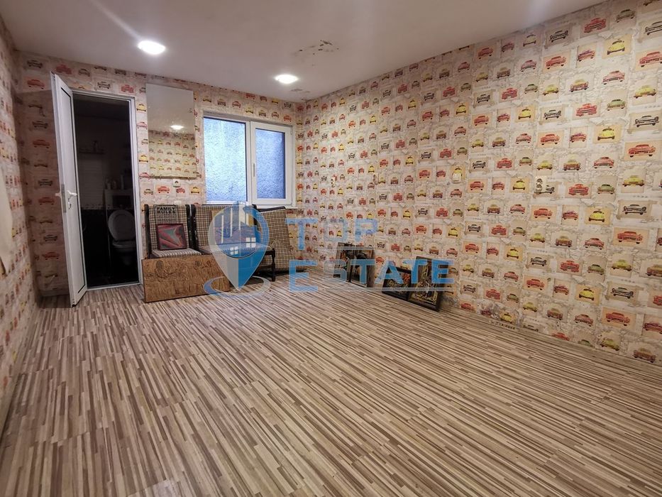 Едноетажна тухлена къща след основен ремонт в квартал Калтинец,  град