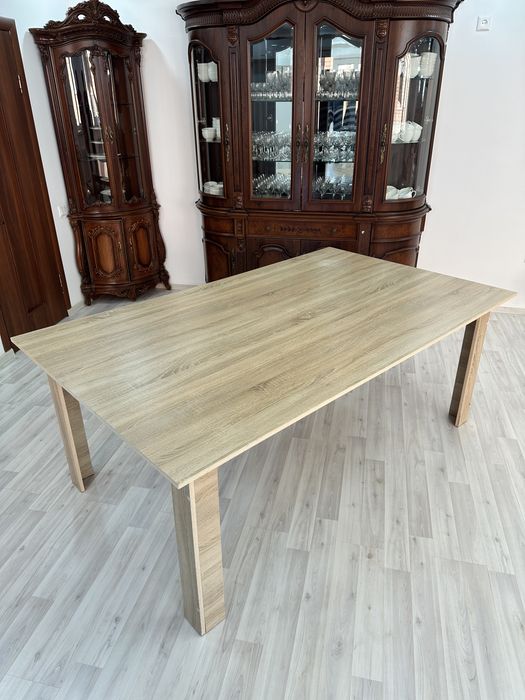 Продается стол