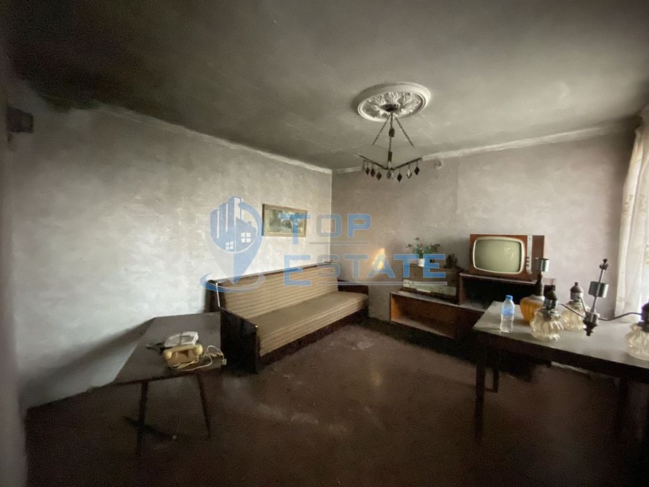 Едноетажна къща с гараж в с. Козаревец, област Велико Търново