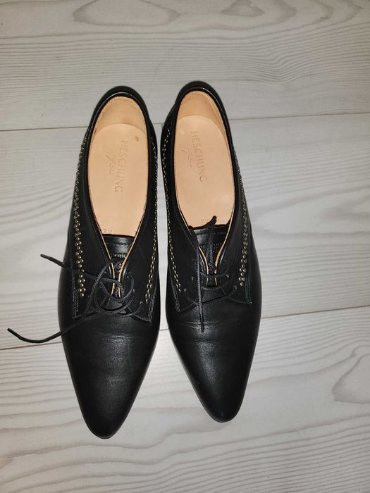 Чисто нови оригинални дамски обувки естествена кожа