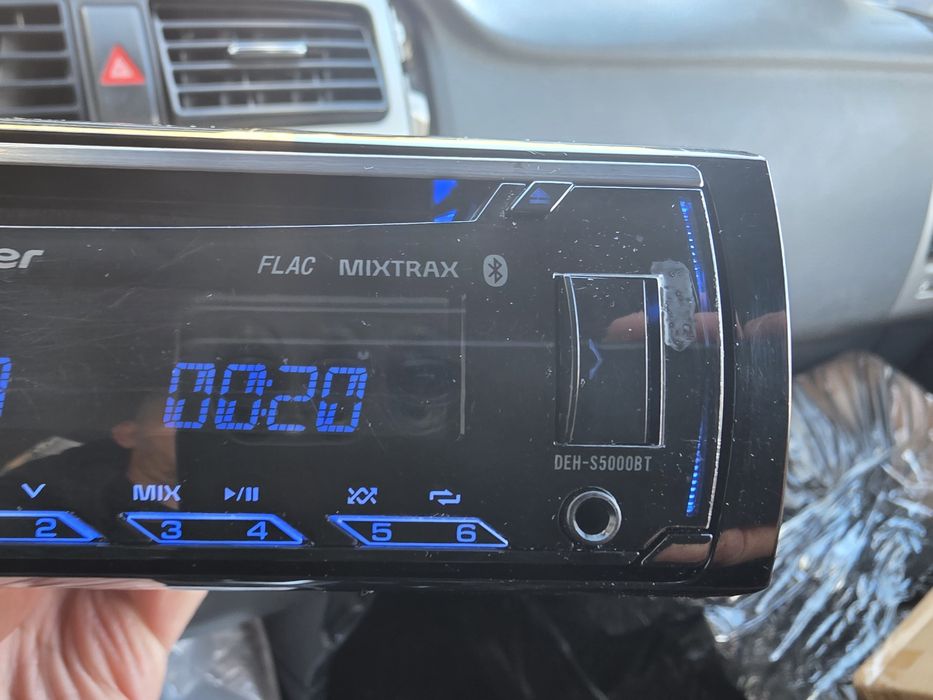 Продавам Pioneer deh-s5000bt
