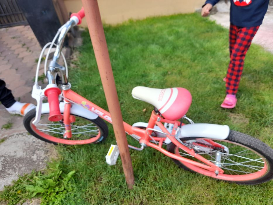 Bicicleta aproape noua 10- 12 ani
