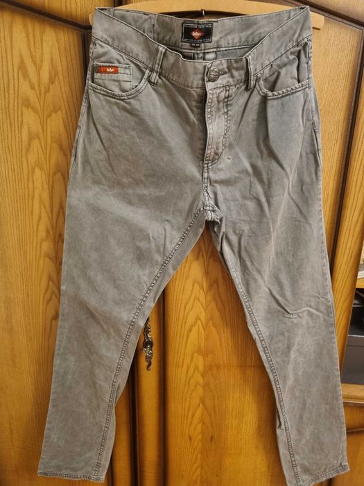 Vand 2 perechi pantaloni barbat, M-L, Polo Garage si LEE COOPER,  pret 30 lei fiecare