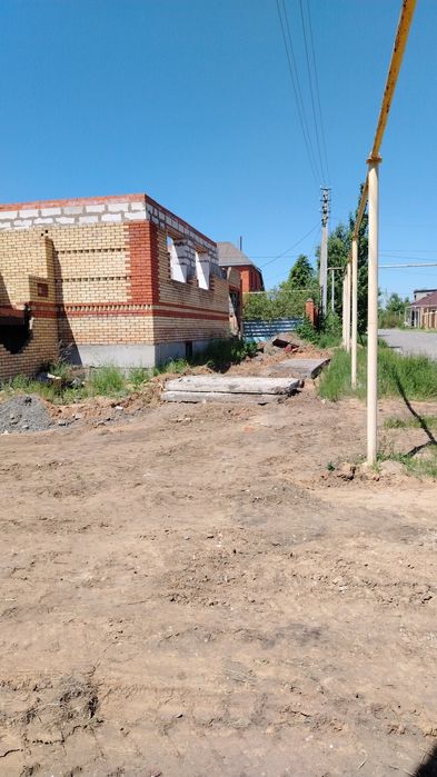 Участок с не достроенным домом