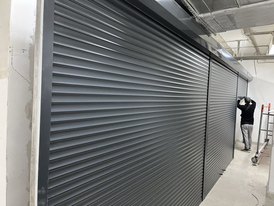 Шкаф в паркинг роллетный