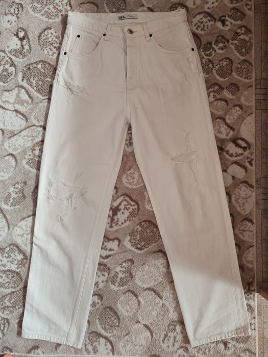 Бели дънки от Zara