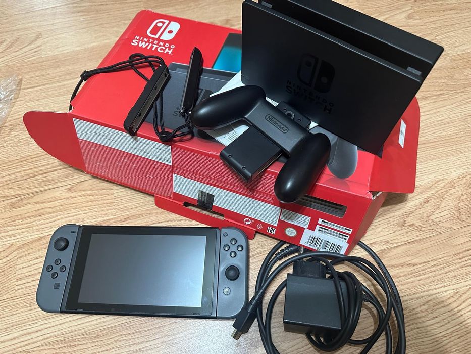 Vând consolă Nintendo Switch .