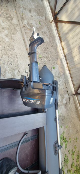 Надувная лодка с мотором