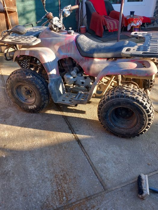 Vind scutere și un atv