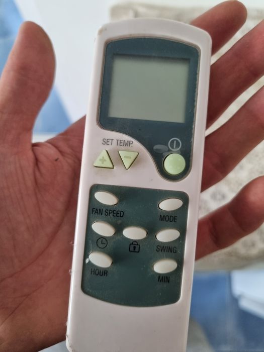Aparat Aer conditionat mobil DeLonghi cu telecomanda
