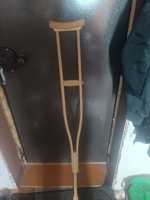 Продам костыли новые