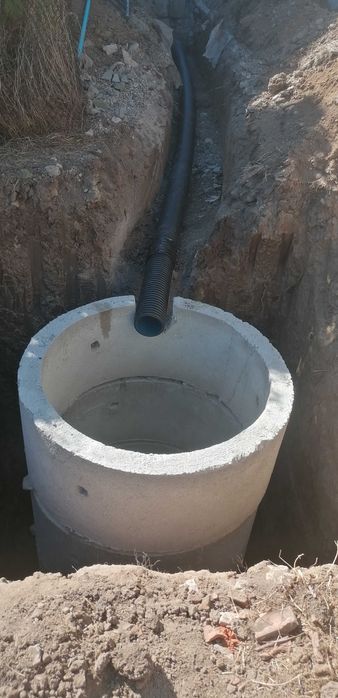 Услуги със багер 3т, самосвал и платформа