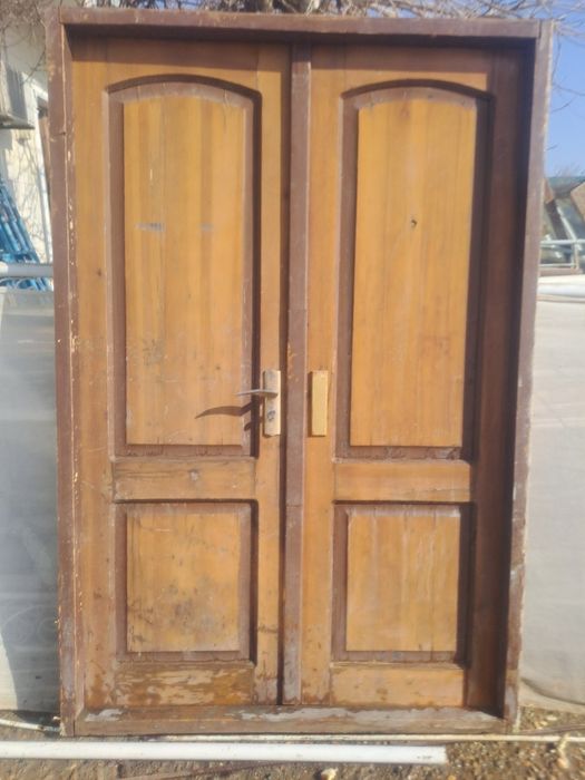 Икки табакалик ёгочлик эшик сотилади.