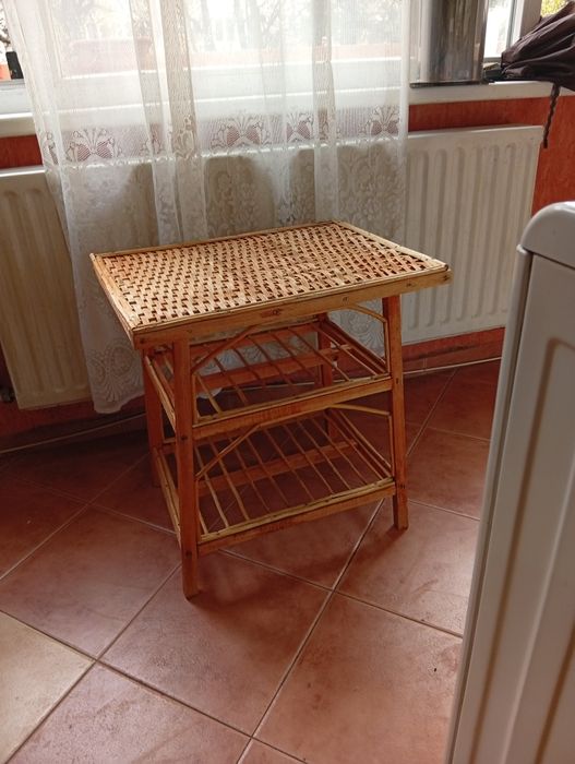 Сгъваема помощна масичка 48/38 см, и от ратан 65/45 см