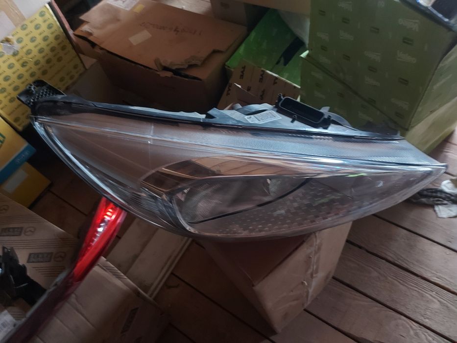 Far dreapta F1EB-13W029 focus 3 2014-2020
Ford Focus generatia 3 [face