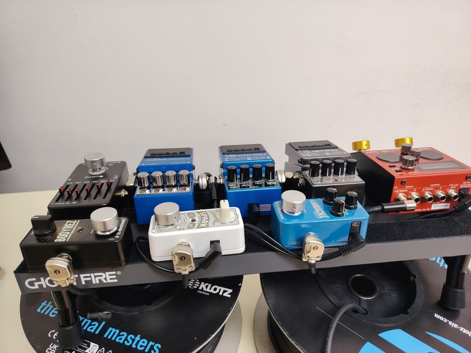 Продам  педалборд, педали эффектов