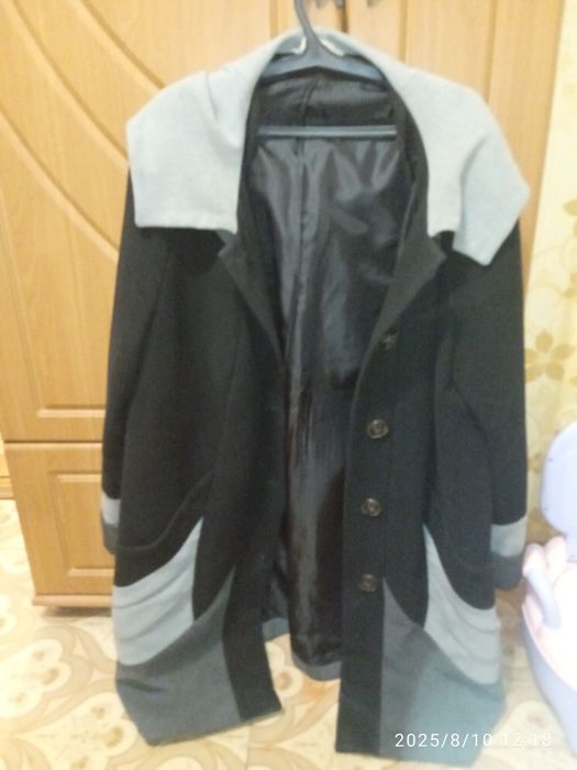 Продам пальто демисезонное. Б/у. Цена_3000.