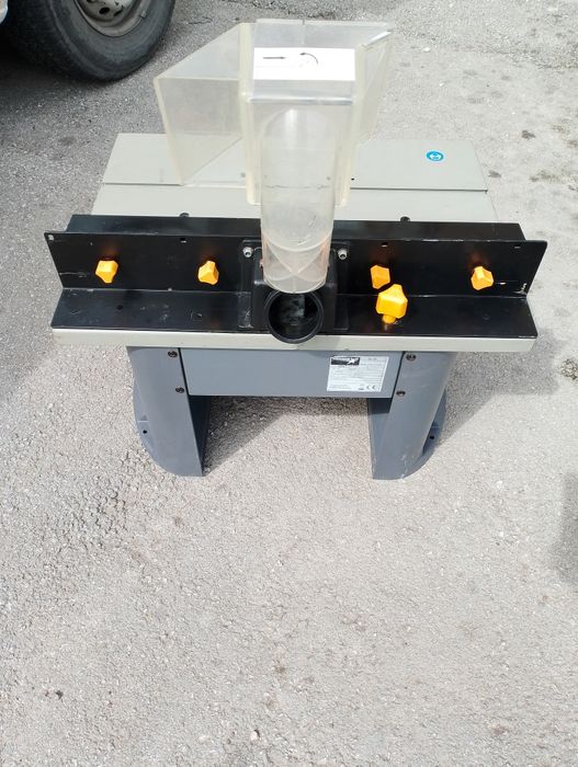 Настолна оберфреза