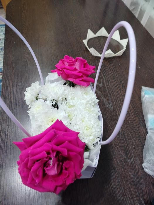 Продам цветы букет за 3500,с сумочкой