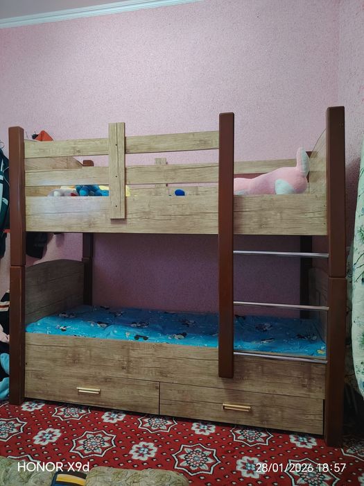 Bolalar yotoq kravati sotiladi