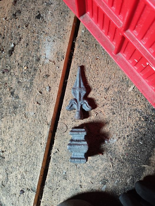 Varfuri gard , ornamente