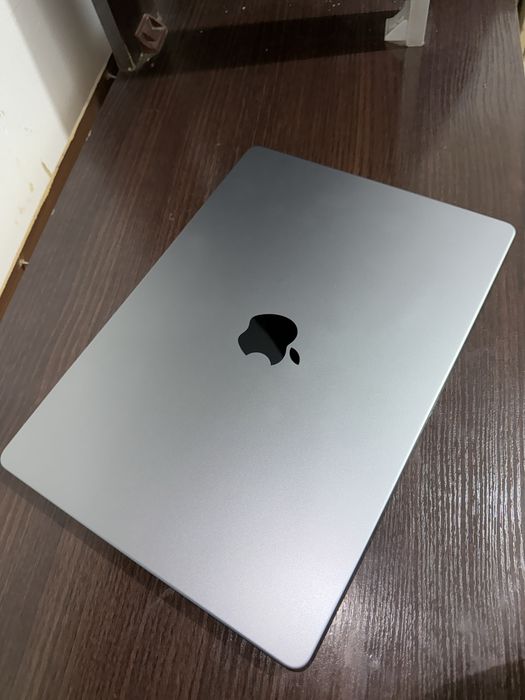 Продам Macbook Pro 14 M3 8/512