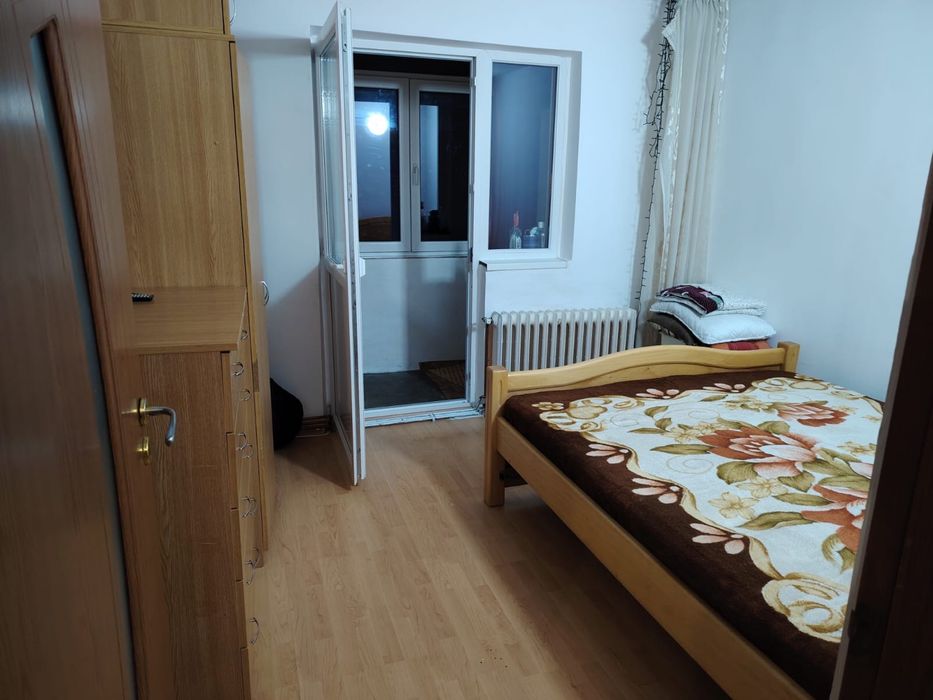 Inchiriez apartament 3 camere