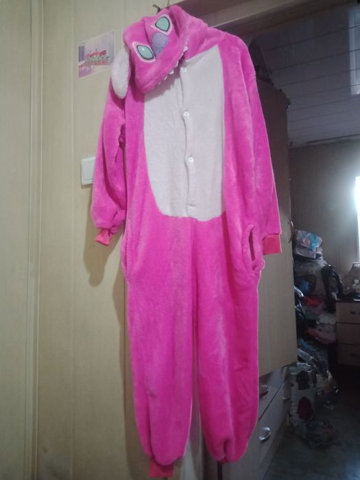 Продам куртки и  кигуруми для девочки от 2 - 8 лет