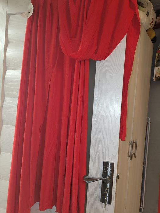 Rochie domnișoara de onoare. Roșie