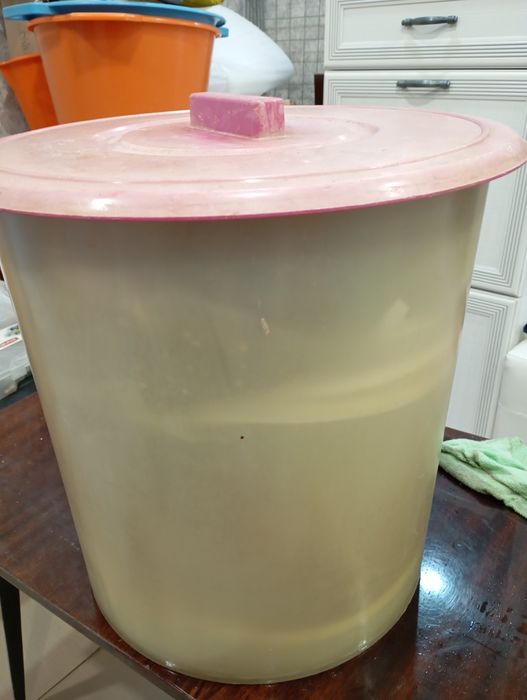 Продается пластмассовый бак