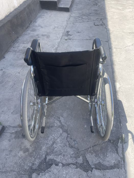 Продаетс инвалидное кресло Biola
