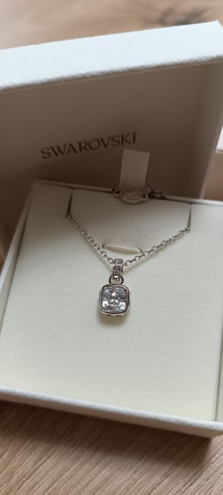 Дамско колие Сваровски!Чисто ново!