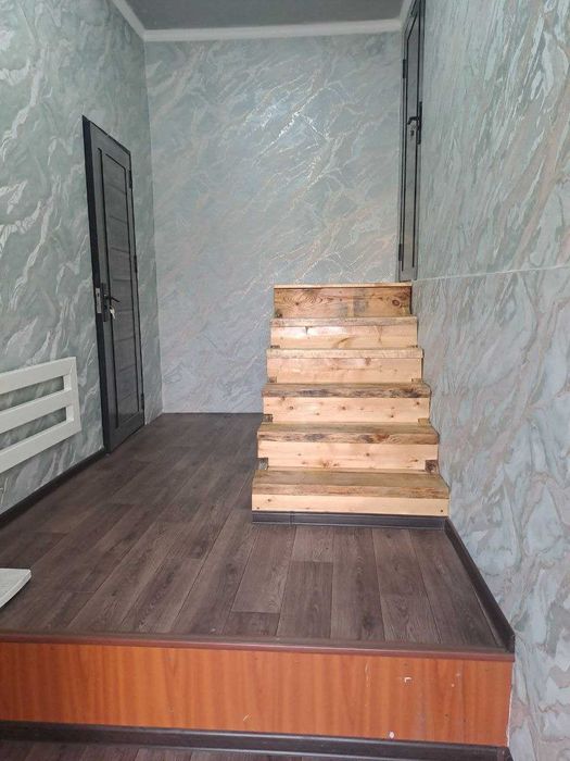 Zudlik bilan uy sotiladi 9 sotix