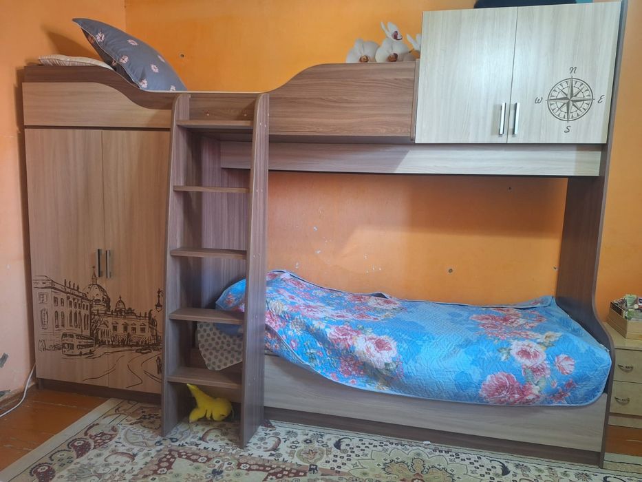 Продажа витрины и детской кровати
