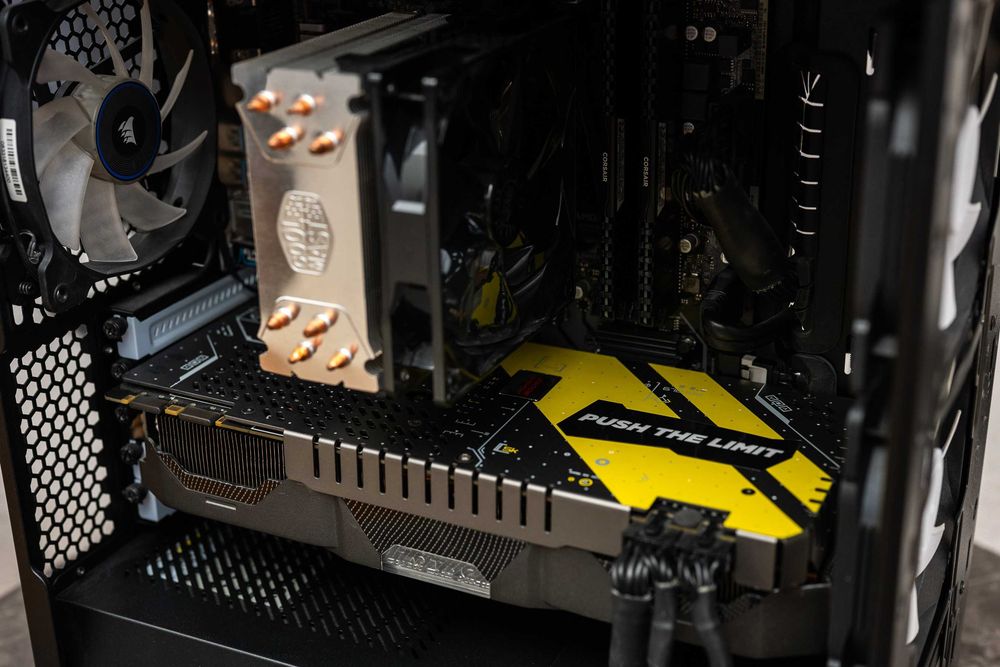 Настолен Компютър Ryzen 5 5600X, DDR4 32GB @3000, ZOTAC GTX 1080 AMP Extreme 8GB, Windows 11 Pro