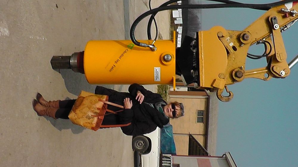 Унищужител-раздробител на пънове много силен