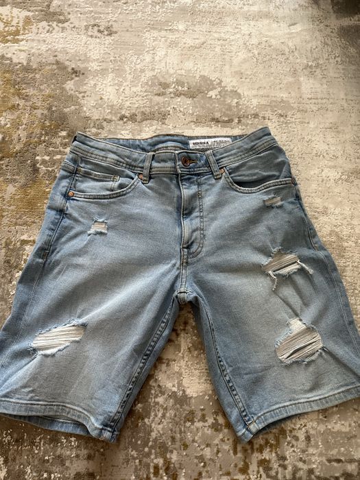 Pantaloni scurti Bershka marime 40