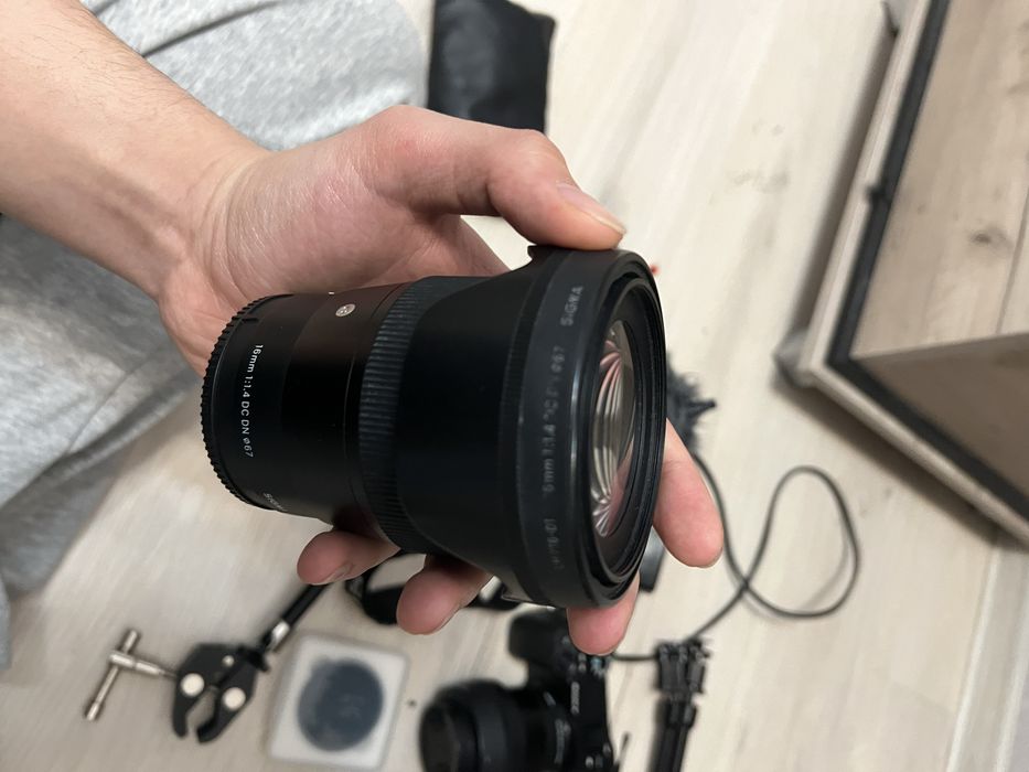 Продам sony a6300 срочно