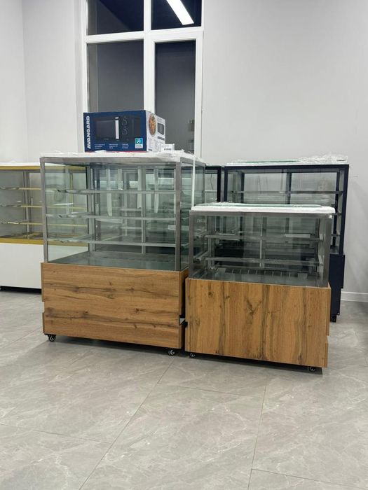 Кондитерская витрина