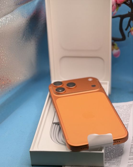 НОВ!!! Apple iPhone 17 Pro Max, 512GB, 5G, Cosmic Orange