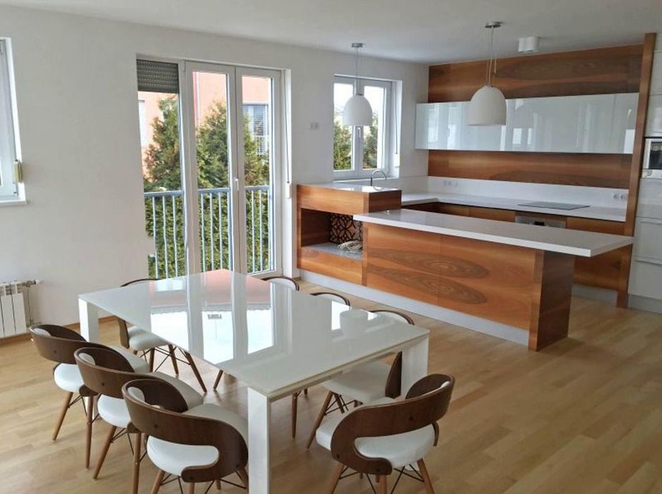 Четиристаен апартамент в ж.к. Малинова долина.