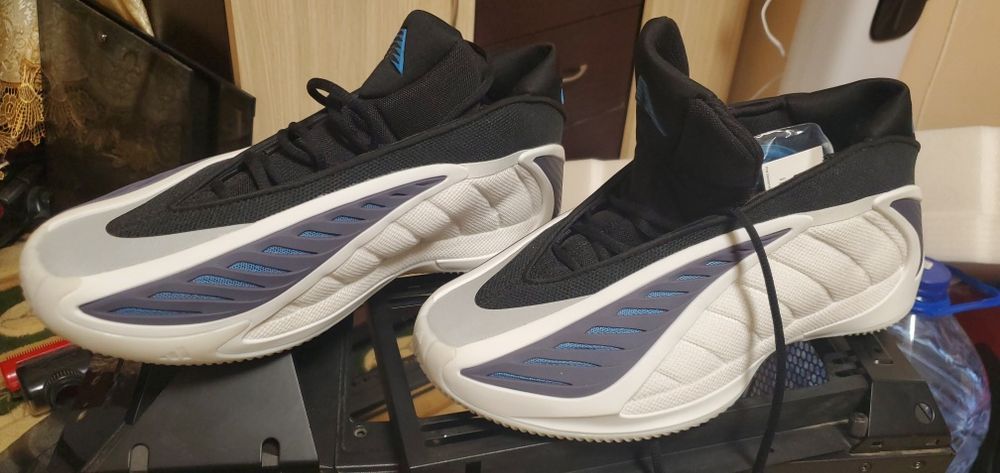 Кросовки adidas привезенные оригинал