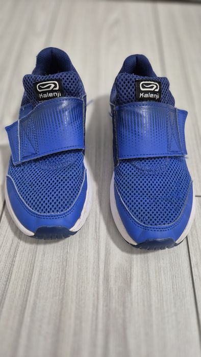 Vând adidași pentru băieți,  în stare bună