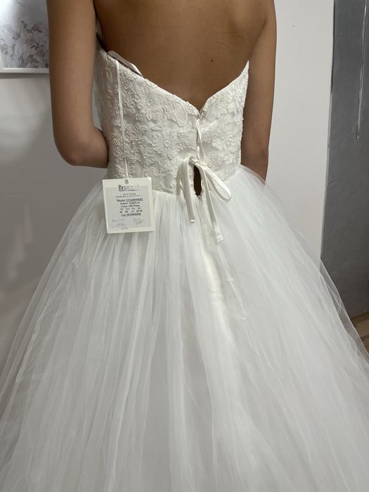 Нови булчински рокли