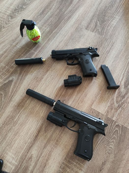 Pistol cu bile Desert Eagle CS Go, Pistol cu amortizor si Laser Eagle (propulsie arc, incarcare manuala, Bile Plastic abs 500buc)