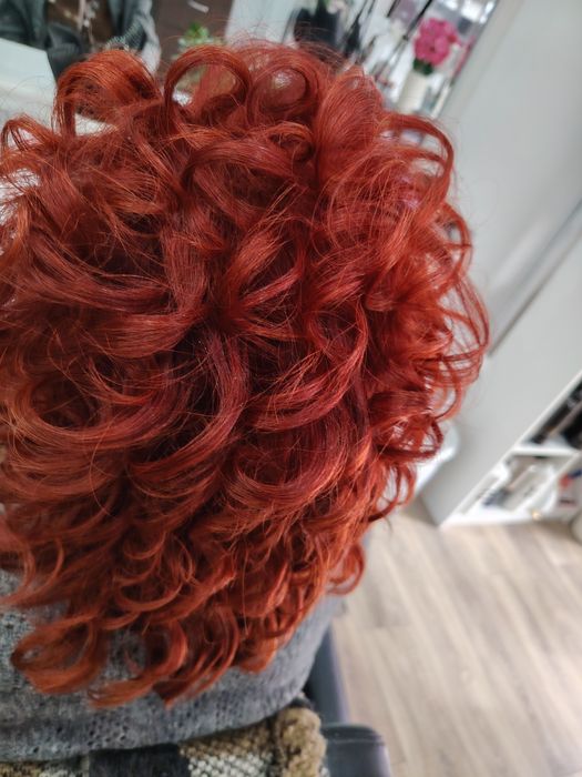 Ofer servicii de coafor