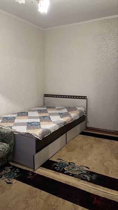 Сдам 2 -х комн кв,, район 1000 мелочей.