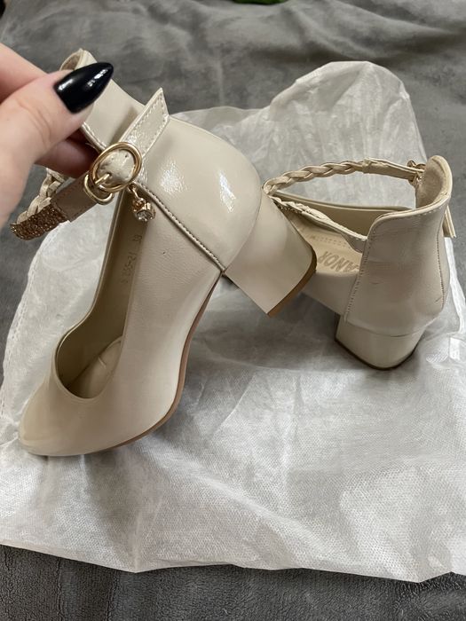 Туфли 38 бежевые