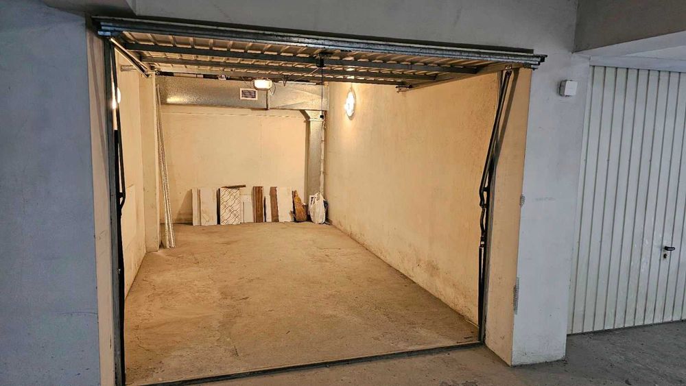 Дава се под наем Гараж / Паркомясто в Плевен, 9-ти квартал - 16 кв.м за 66.3 € - Снимка #1