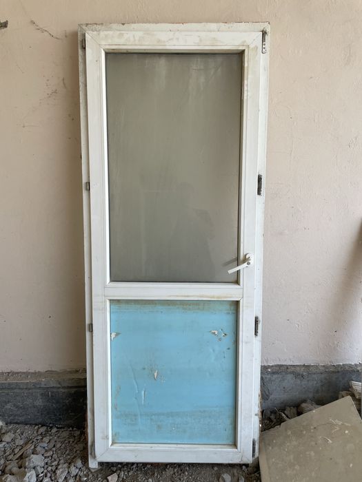 Пластиковые дверь